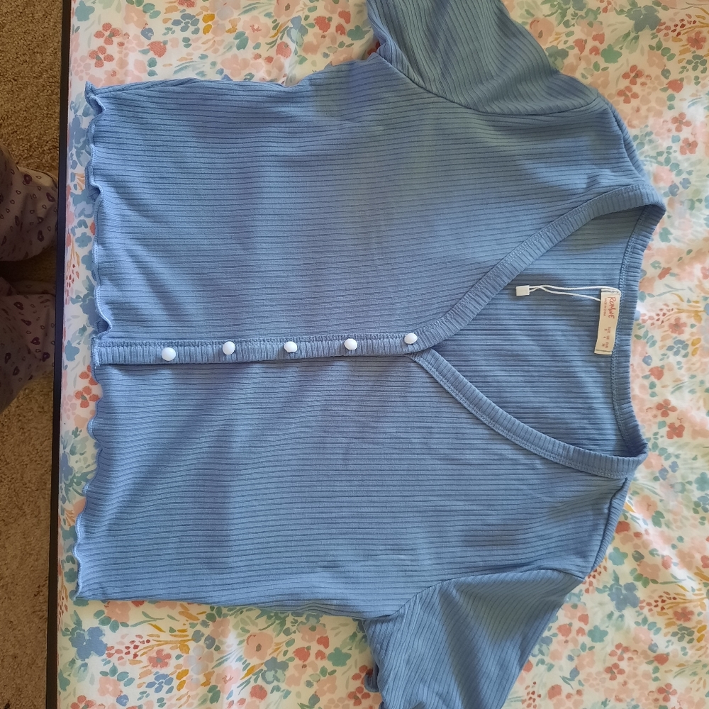 Tops - Picture 2 of 5